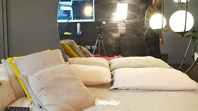 kelly thomson online show from May 26, 2026, 2:26 pm
