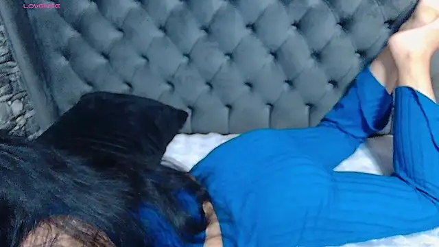 Snapshot of _Mari____ chatting on November 25, 2025, 8:14 am Mari online show from November 25, 2025, 8:14 am