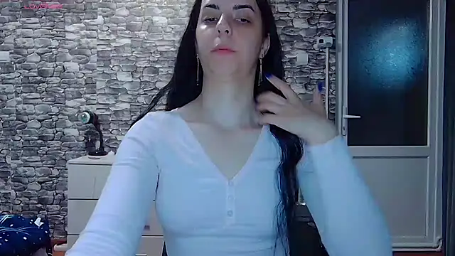 Snapshot of _Mari____ chatting on April 22, 2026, 7:15 am Mari online show from April 22, 2026, 7:15 am