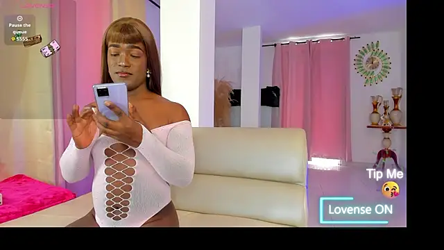 SammyGirlTS online show from July 18, 2026, 2:03 pm