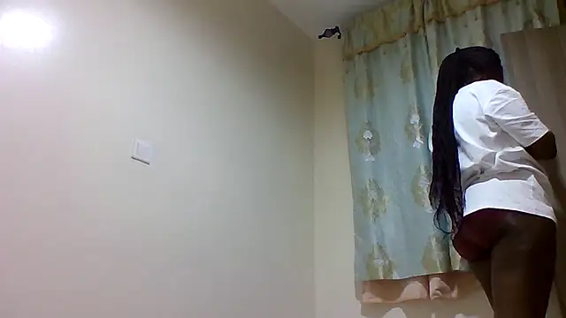 sweetelle09 online show from June 20, 2026, 4:56 pm
