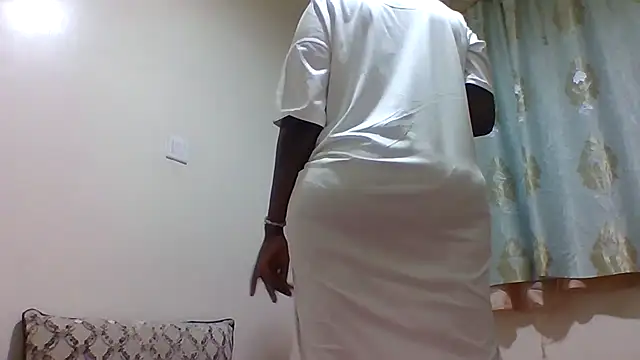 sweetelle09 online show from July 10, 2026, 3:12 pm