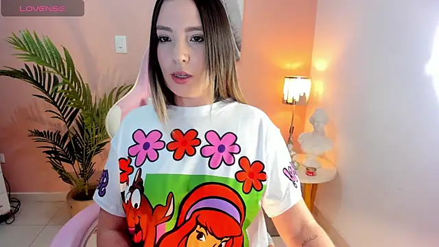 Snapshot of HannaMiller_1 chatting on April 3, 2026, 12:17 am HannaMiller 1 online show from April 3, 2026, 12:17 am