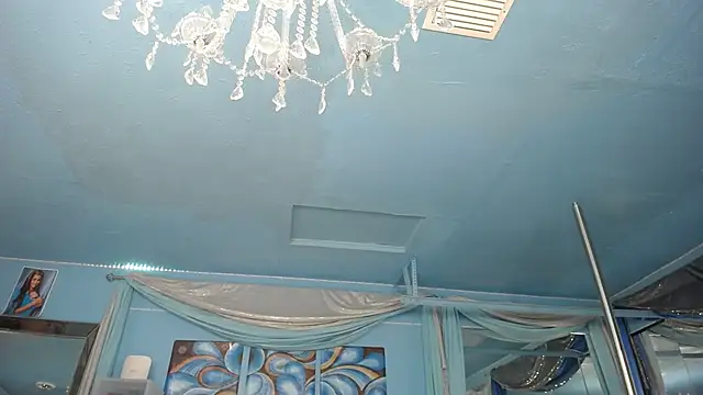 Snapshot of ADRIANNA_FOX chatting on March 18, 2026, 12:51 pm ADRIANNA FOX online show from March 18, 2026, 12:51 pm