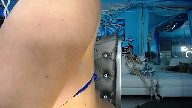 ADRIANNA FOX online show from April 26, 2026, 2:42 am