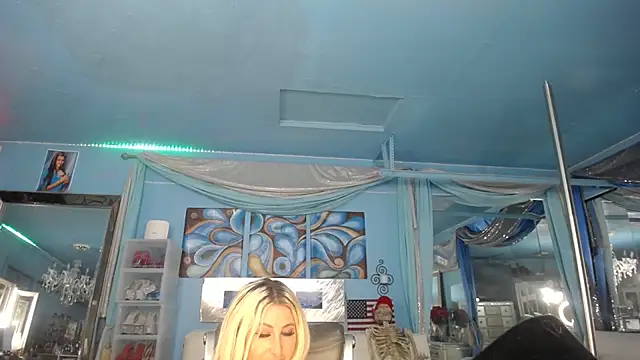 Snapshot of ADRIANNA_FOX chatting on June 26, 2026, 8:09 am ADRIANNA FOX online show from June 26, 2026, 8:09 am