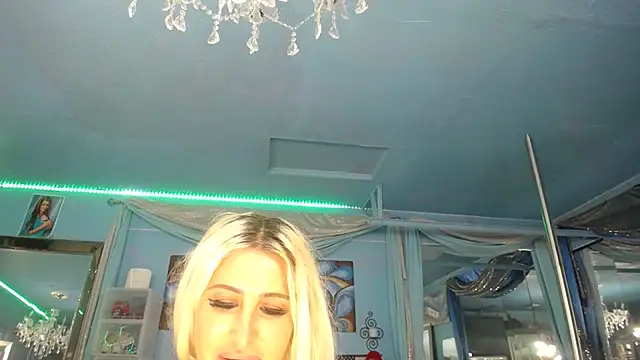 Snapshot of ADRIANNA_FOX chatting on June 27, 2026, 5:08 pm ADRIANNA FOX online show from June 27, 2026, 5:08 pm