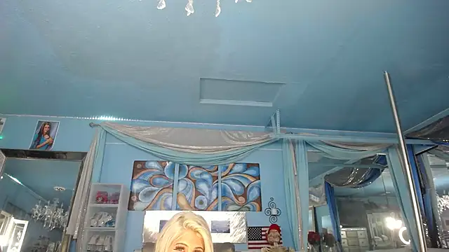 Snapshot of ADRIANNA_FOX chatting on February 24, 2026, 12:11 am ADRIANNA FOX online show from February 24, 2026, 12:11 am