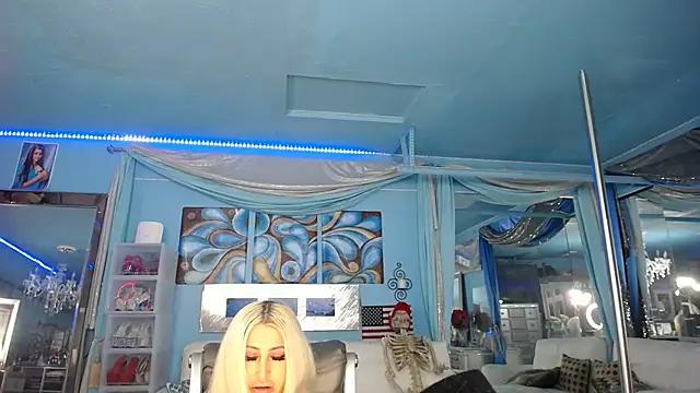 Snapshot of ADRIANNA_FOX chatting on August 2, 2026, 11:35 pm ADRIANNA FOX online show from August 2, 2026, 11:35 pm