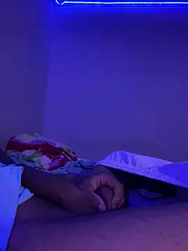 Snapshot of Rayanzimaker chatting on April 10, 2026, 6:31 am Rayanzimaker online show from April 10, 2026, 6:31 am