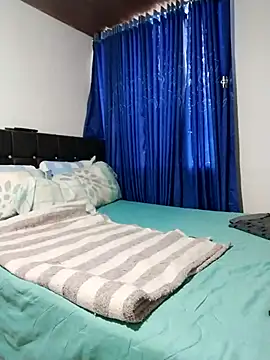 Snapshot of Vicky_Rosse chatting on November 13, 2025, 7:18 pm Vicky Rosse online show from November 13, 2025, 7:18 pm