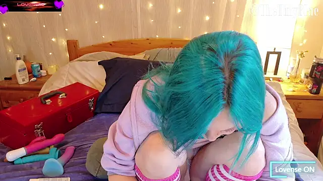 Snapshot of thetinyblue chatting on November 3, 2025, 5:38 pm thetinyblue online show from November 3, 2025, 5:38 pm