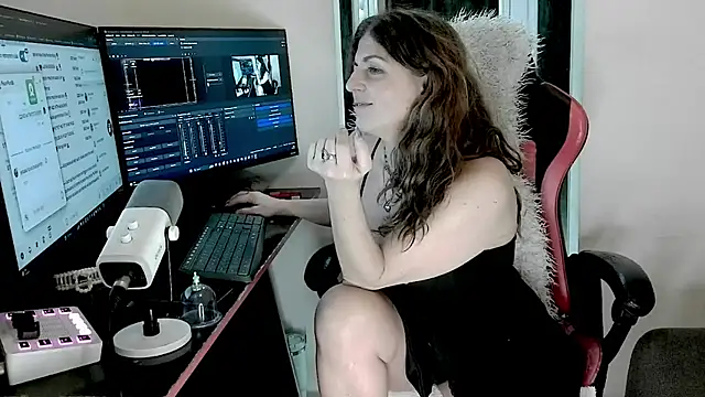 Snapshot of Carolain3_9 chatting on July 9, 2026, 9:14 pm Carolain3 9 online show from July 9, 2026, 9:14 pm