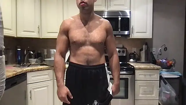Snapshot of BigGuyMuscle chatting on June 3, 2026, 12:44 am BigGuyMuscle online show from June 3, 2026, 12:44 am