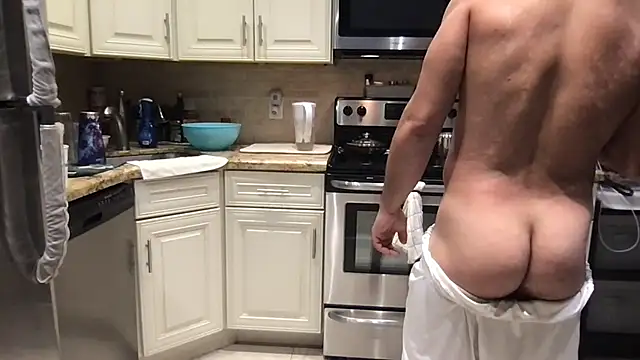 Snapshot of BigGuyMuscle chatting on July 28, 2026, 5:45 pm BigGuyMuscle online show from July 28, 2026, 5:45 pm