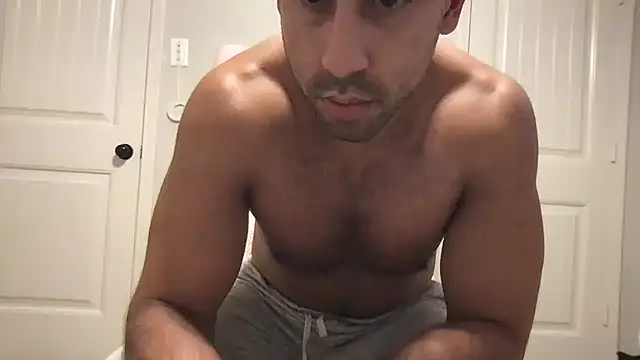Snapshot of BigGuyMuscle chatting on July 14, 2026, 11:44 pm BigGuyMuscle online show from July 14, 2026, 11:44 pm