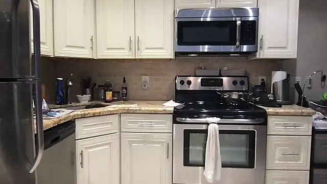 Snapshot of BigGuyMuscle chatting on November 10, 2025, 3:06 pm BigGuyMuscle online show from November 10, 2025, 3:06 pm