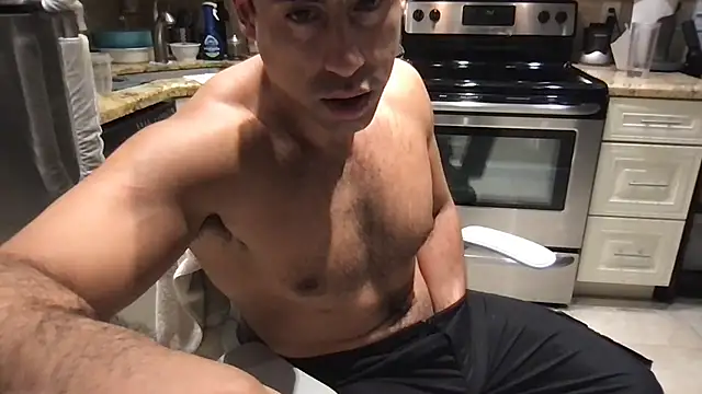 Snapshot of BigGuyMuscle chatting on August 5, 2026, 12:59 am BigGuyMuscle online show from August 5, 2026, 12:59 am
