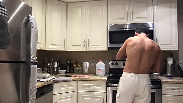 Snapshot of BigGuyMuscle chatting on June 23, 2026, 6:39 pm BigGuyMuscle online show from June 23, 2026, 6:39 pm