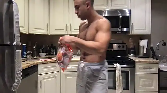 Snapshot of BigGuyMuscle chatting on July 2, 2026, 2:01 am BigGuyMuscle online show from July 2, 2026, 2:01 am