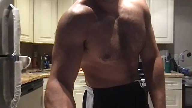 Snapshot of BigGuyMuscle chatting on May 30, 2026, 6:24 pm BigGuyMuscle online show from May 30, 2026, 6:24 pm