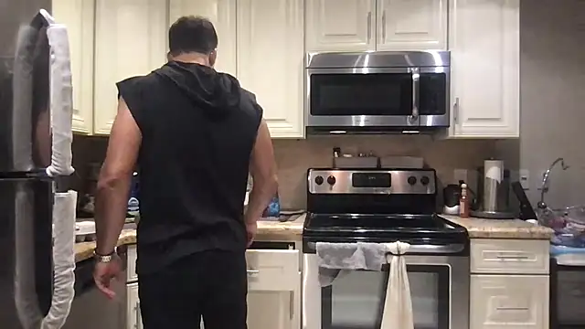 Snapshot of BigGuyMuscle chatting on June 20, 2026, 1:21 am BigGuyMuscle online show from June 20, 2026, 1:21 am