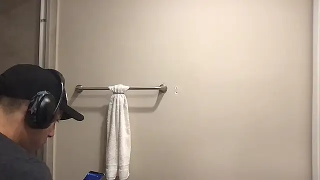 Snapshot of BigGuyMuscle chatting on December 1, 2025, 1:06 am BigGuyMuscle online show from December 1, 2025, 1:06 am