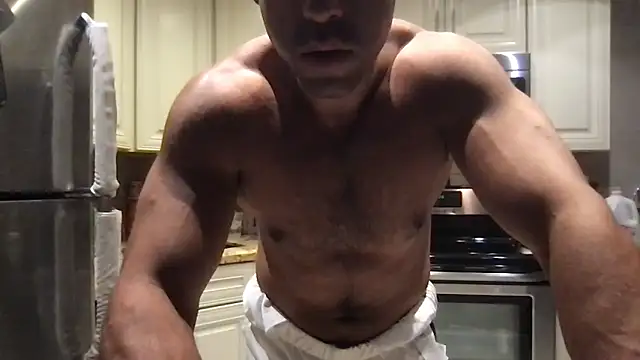 Snapshot of BigGuyMuscle chatting on May 27, 2026, 1:57 am BigGuyMuscle online show from May 27, 2026, 1:57 am