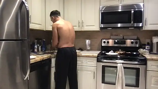 Snapshot of BigGuyMuscle chatting on November 29, 2025, 12:00 am BigGuyMuscle online show from November 29, 2025, 12:00 am