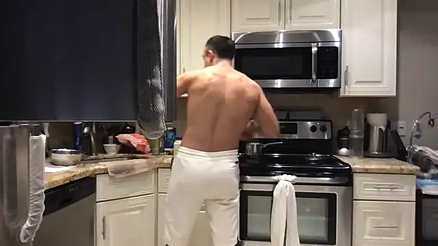 Snapshot of BigGuyMuscle chatting on June 9, 2026, 1:06 am BigGuyMuscle online show from June 9, 2026, 1:06 am