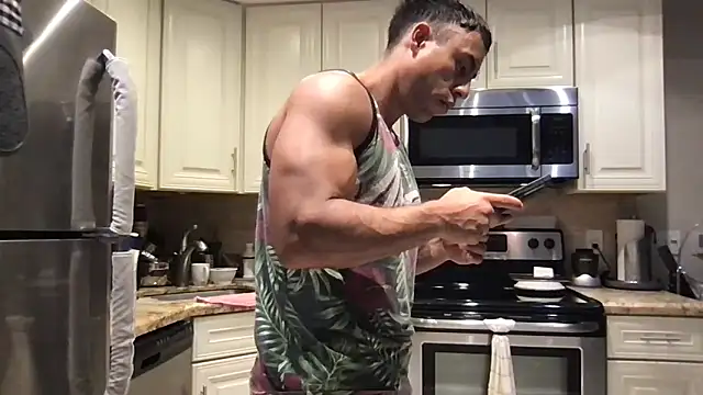 BigGuyMuscle online show from May 1, 2026, 7:41 pm