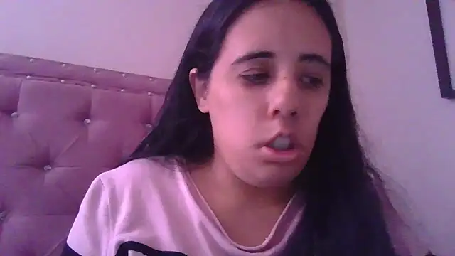 Snapshot of annarose19 chatting on October 16, 2025, 5:32 pm annarose19 online show from October 16, 2025, 5:32 pm