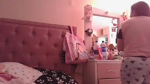 annarose19 online show from March 16, 2026, 4:43 pm