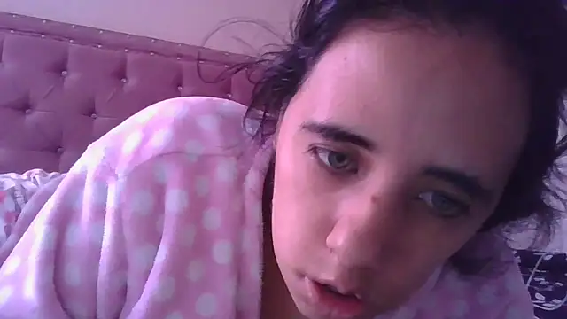 Snapshot of annarose19 chatting on October 27, 2025, 5:25 pm annarose19 online show from October 27, 2025, 5:25 pm