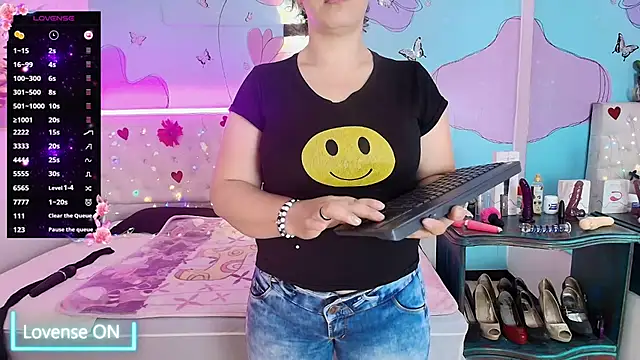 Zaly mature online show from June 4, 2026, 11:20 pm