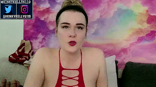 Snapshot of Kellylynn69 chatting on October 28, 2025, 12:44 am Kellylynn69 online show from October 28, 2025, 12:44 am