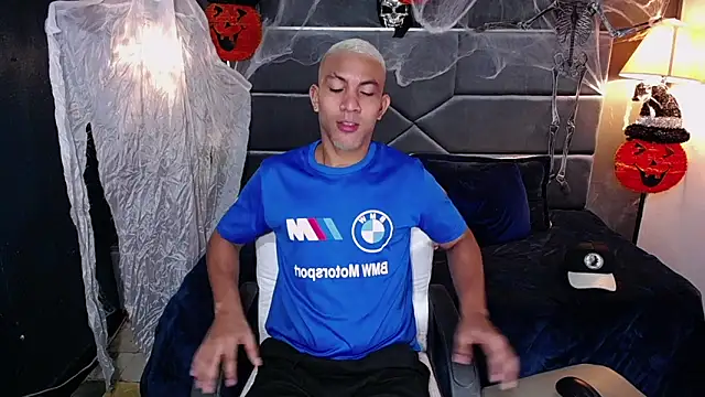 Snapshot of liam_howard chatting on October 30, 2025, 7:55 pm liam howard online show from October 30, 2025, 7:55 pm