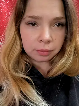 Snapshot of Zuli_Kiska chatting on November 14, 2025, 11:58 am Zuli Kiska online show from November 14, 2025, 11:58 am