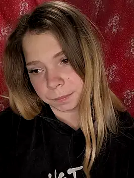 Snapshot of Zuli_Kiska chatting on November 20, 2025, 10:31 pm Zuli Kiska online show from November 20, 2025, 10:31 pm