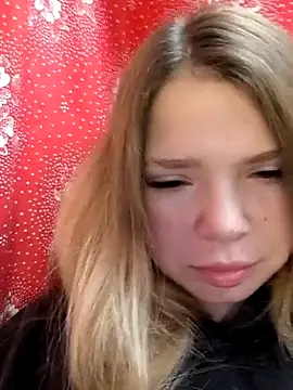 Snapshot of Zuli_Kiska chatting on December 5, 2025, 6:45 am Zuli Kiska online show from December 5, 2025, 6:45 am