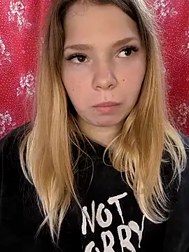 Snapshot of Zuli_Kiska chatting on November 4, 2025, 9:02 am Zuli Kiska online show from November 4, 2025, 9:02 am