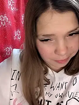 Snapshot of Zuli_Kiska chatting on December 13, 2025, 8:26 pm Zuli Kiska online show from December 13, 2025, 8:26 pm