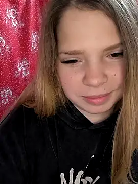 Snapshot of Zuli_Kiska chatting on November 10, 2025, 10:42 am Zuli Kiska online show from November 10, 2025, 10:42 am