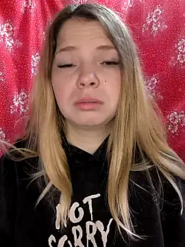 Snapshot of Zuli_Kiska chatting on November 5, 2025, 8:39 am Zuli Kiska online show from November 5, 2025, 8:39 am