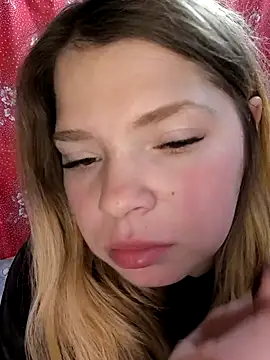 Snapshot of Zuli_Kiska chatting on November 21, 2025, 10:42 pm Zuli Kiska online show from November 21, 2025, 10:42 pm