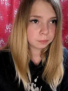 Snapshot of Zuli_Kiska chatting on October 30, 2025, 8:39 pm Zuli Kiska online show from October 30, 2025, 8:39 pm