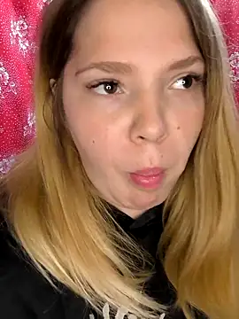 Snapshot of Zuli_Kiska chatting on October 20, 2025, 11:11 am Zuli Kiska online show from October 20, 2025, 11:11 am