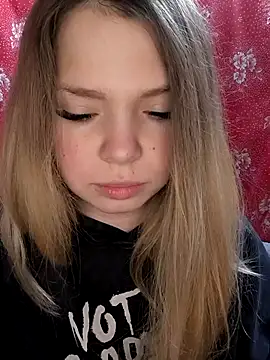 Snapshot of Zuli_Kiska chatting on November 29, 2025, 12:27 pm Zuli Kiska online show from November 29, 2025, 12:27 pm