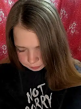 Snapshot of Zuli_Kiska chatting on May 7, 2026, 7:39 pm Zuli Kiska online show from May 7, 2026, 7:39 pm