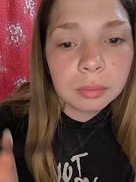 Snapshot of Zuli_Kiska chatting on May 8, 2026, 7:50 pm Zuli Kiska online show from May 8, 2026, 7:50 pm